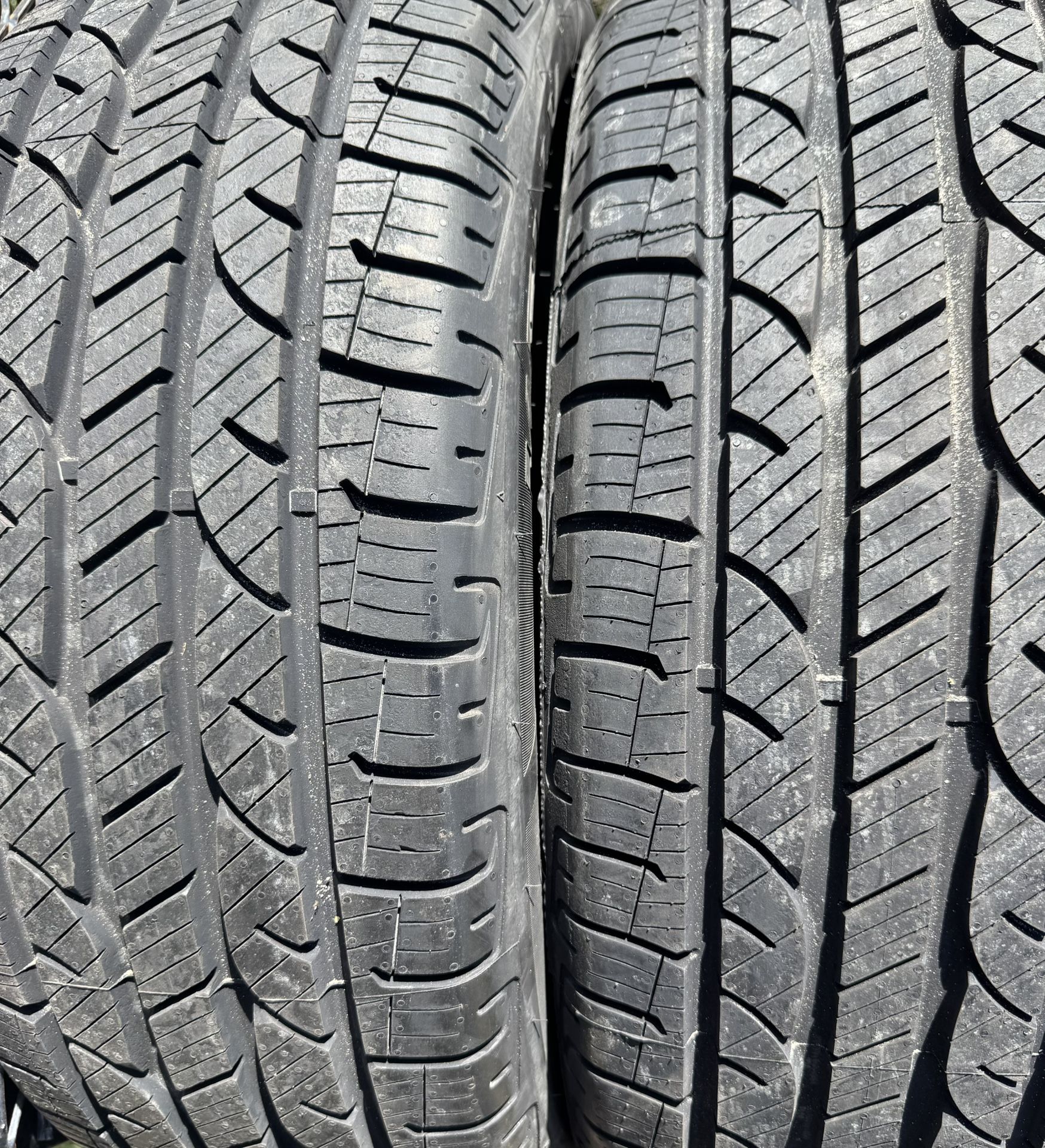 2 Kelly Edge Touring 225/65R17 Tires, Brand New, Never Mounted, With 2025 Date Codes. Located Near Tampa. Perfect For Most Cars. Full Tread, Premium Q