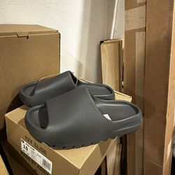 Yeezy slides 9-13 brand new