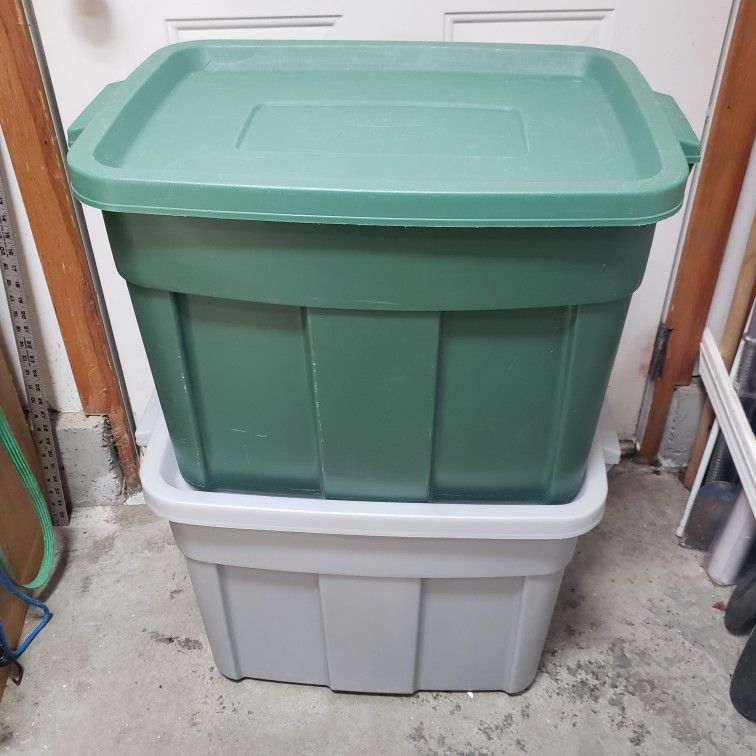 Pair of Rubbermaid Roughneck storage totes