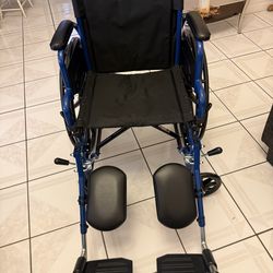 Wheelchair with adjustable footrest