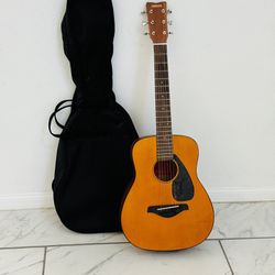 3/4 Yamaha FG-Junior JR1 Acoustic Guitar  Length Size: 33 inches  Condition like new 