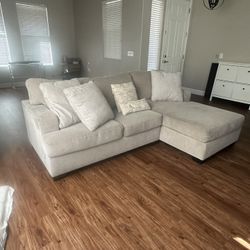 Sectional W/ Ottoman 