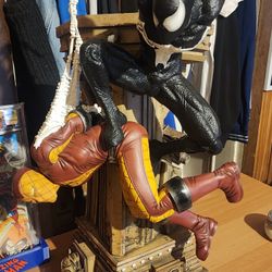 Symbiote Spiderman Statue 