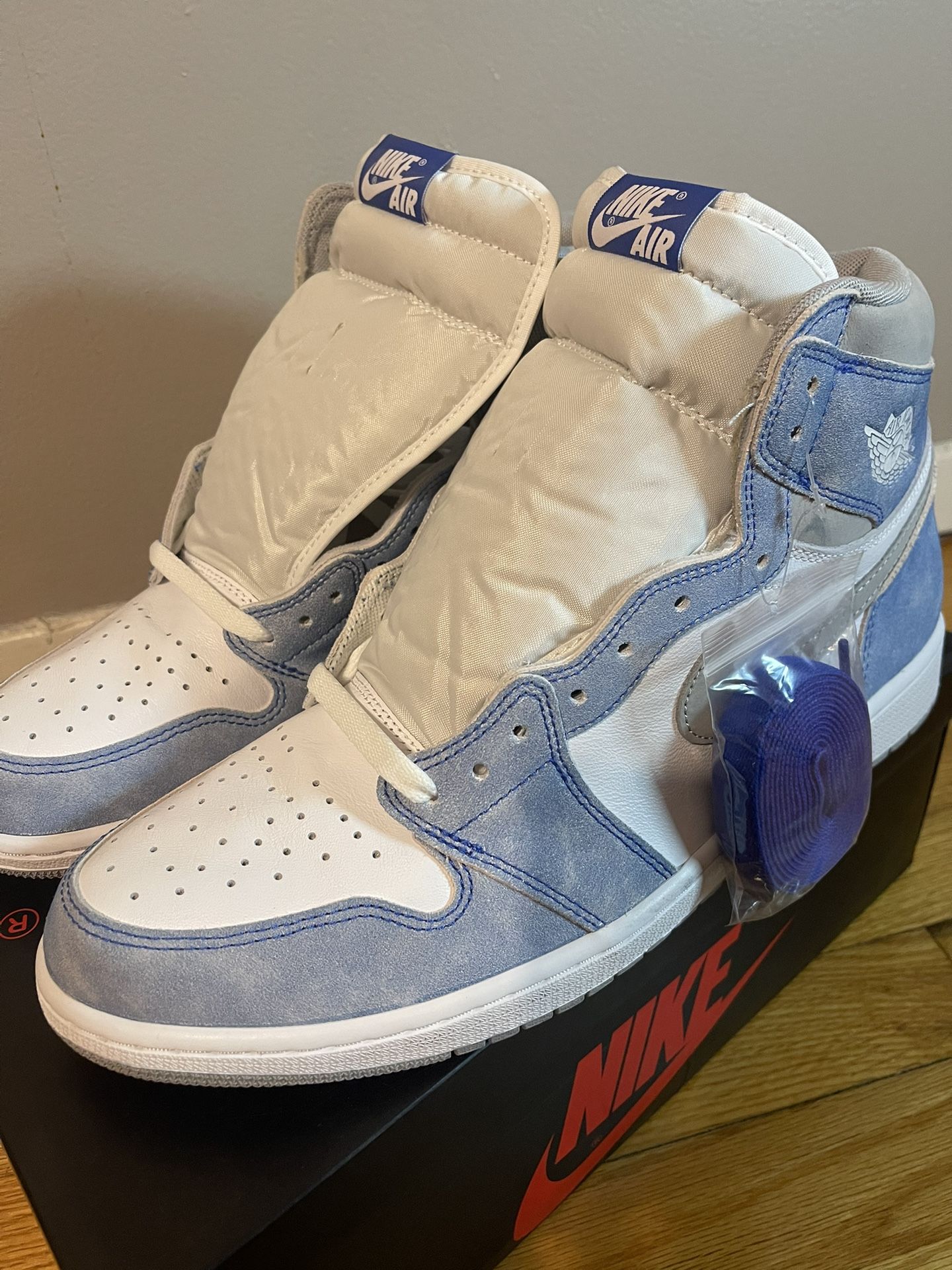 Size 13 - Jordan 1 Retro OG High Hyper Royal
