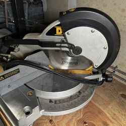 Dewalt Double Bevel Compound Miter Saw