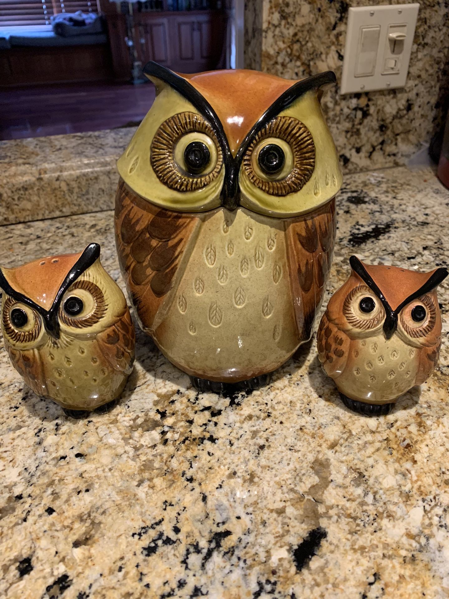 Vintage METLOX POPPYTRAIL Ceramic Owl Cookie Jar Canister & Salt & Pepper Shakers
