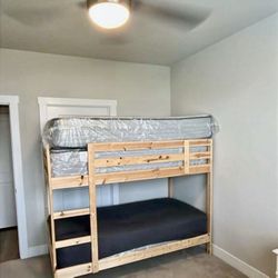 Bunk bed and two hybrid mattresses (pocket springs and foam)