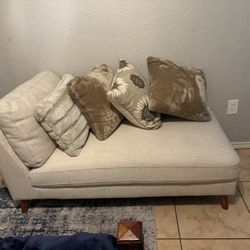 Beautiful Love Seat And Chaise For Any Beadroom Or Living Room 