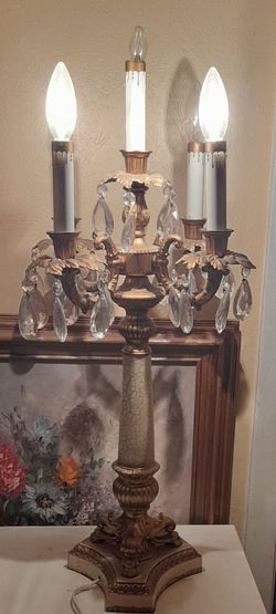 BEAUTIFUL ELEGANT VINTAGE LAMP GOOD CONDITION