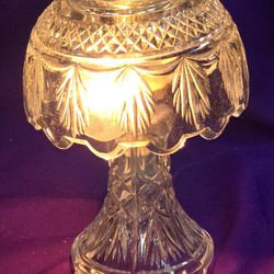 Vintage crystal Cut Glass Boudoir Table Hollywood  Regency often referred to as a fairy lamp or romance lamp. J5L040