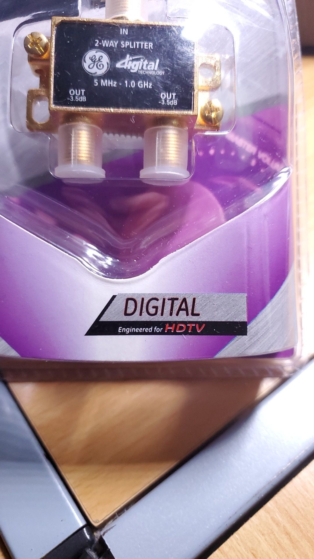 GE DIGITAL 2-WAY SPLITTER / ULTRA PROGRADE AV22677