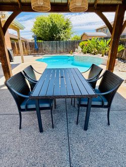 Beautiful patio dining table&6 chairs
