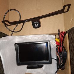 3 Back Up Camera's.    One Didn't Have A Screen I Think It's Just A Regular Camera.   I Got It Like 3 Years Ago.  Never Been Used.  70 Bucks Take All 