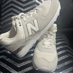 NEW BALANCE SIZE 8.5