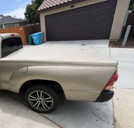Bed cover for toyota tacoma