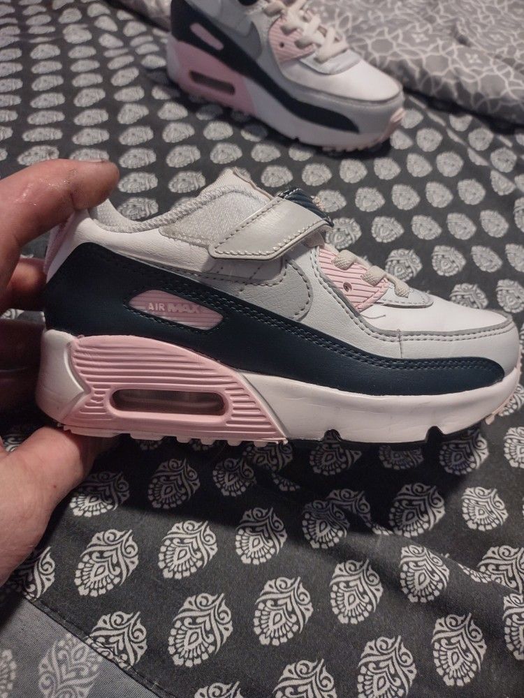 Nike Airmax And Converse