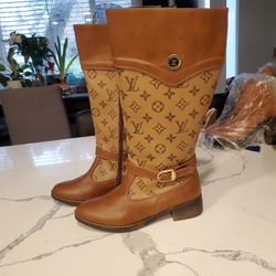 LV Boots Size  7.5