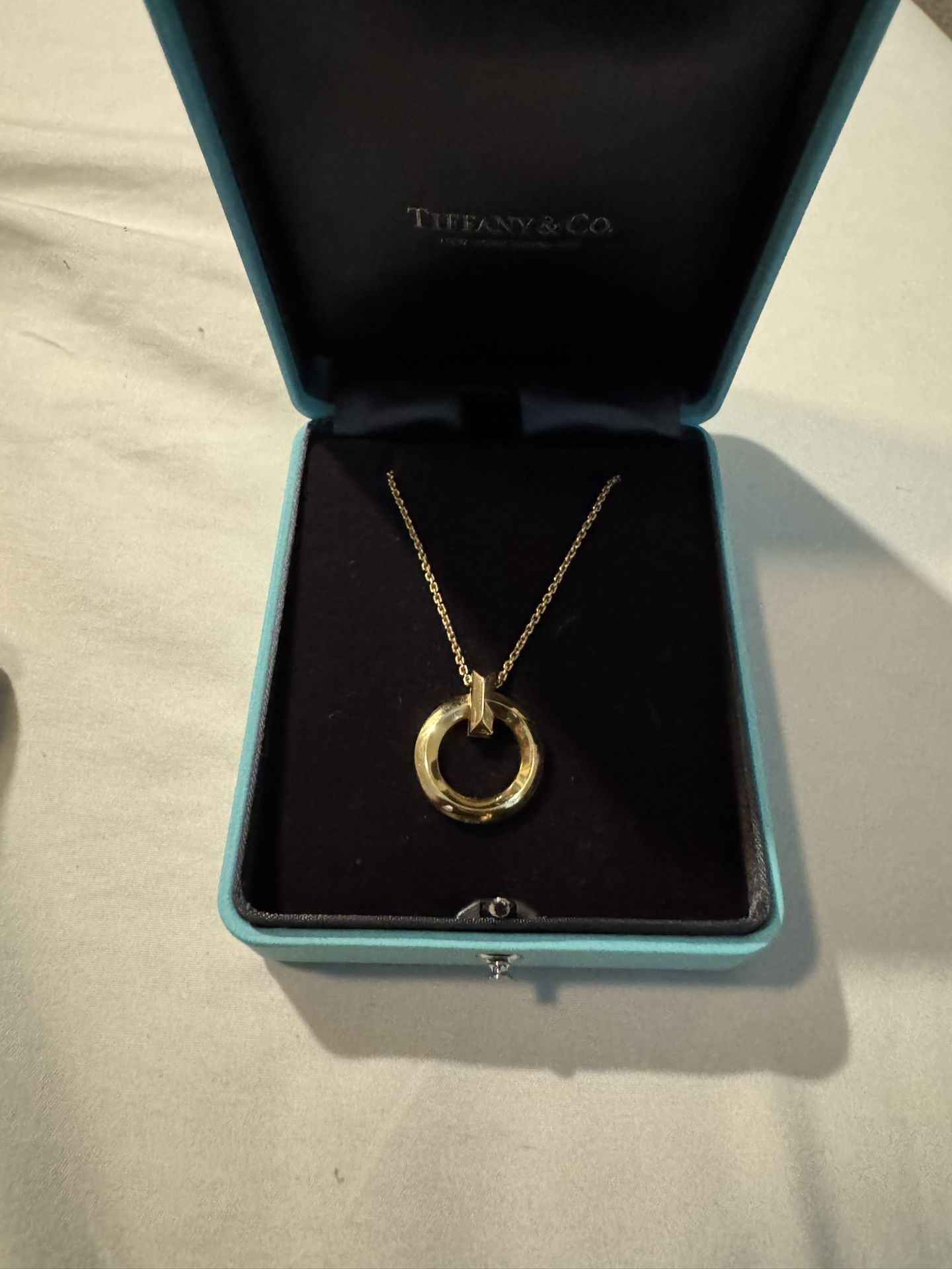 Tl Circle Pendant in Yellow Gold, Small