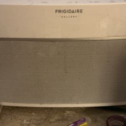 DIGITAL WINDOW AIR CONDITIONER Frigidaire 