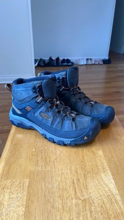 LIKE NEW CONDITION KEEN ALL-TERRAIN HIKING BOOTS size 7 Women I