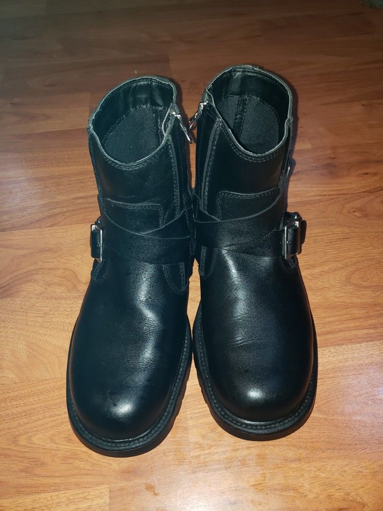 boots Skechers for work used but clean and disinfected size8.5