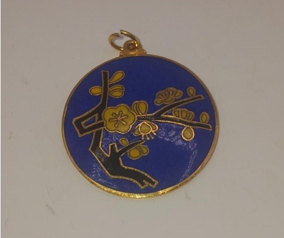 Vintage Royal Blue Flower Cloisonne Enamel Yellow Gold Black Pendant