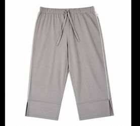 Reebok Women’s Gray Cropped Capri Lounge Pants –size M – 3/4 Length – Side Slits