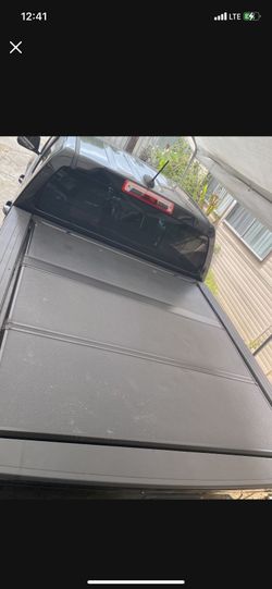 Hard tonneau cover 4 feet long and 10 inches And 4feet width 4”