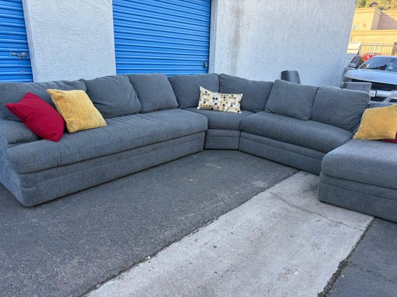 Sectional Couch Gray 🛋 Very Nice And Clean 🛋 