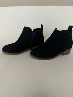 Girls’ boots