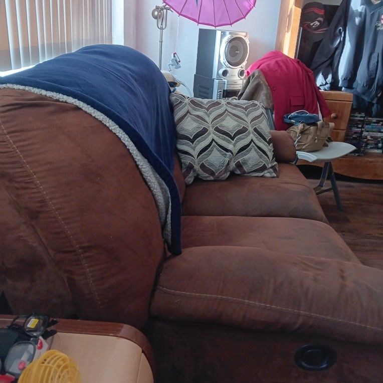 Recliner Couch ๐