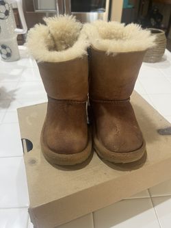 UGG BOOTS