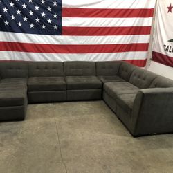Free Delivery - MACYs 6 Piece Modular Sectional Couch 