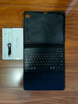 iPad 5th generation keyboard case and pen