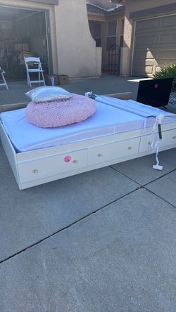 Twin bed with frame