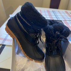 Snow  Boots  Woman New  size 7 Black 