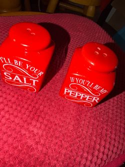 Salt & pepper shakers New