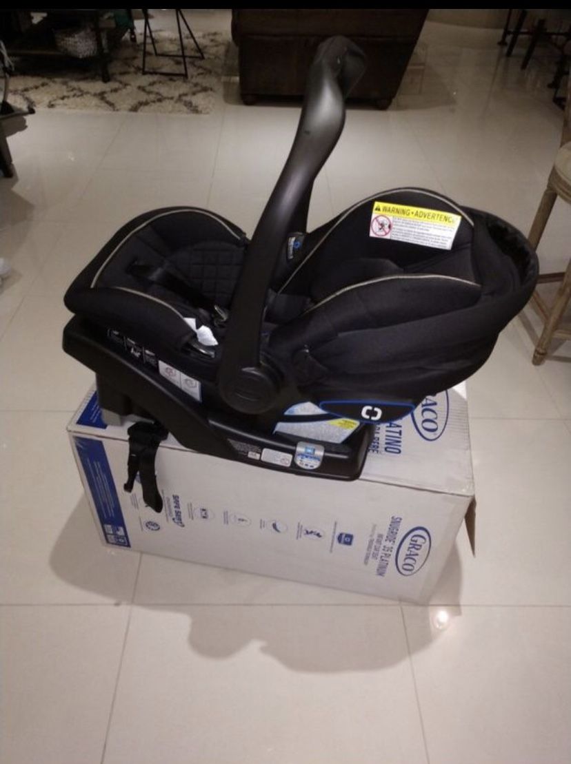 Graco Snug Ride 35 Platinum Infant Car Seat with Base