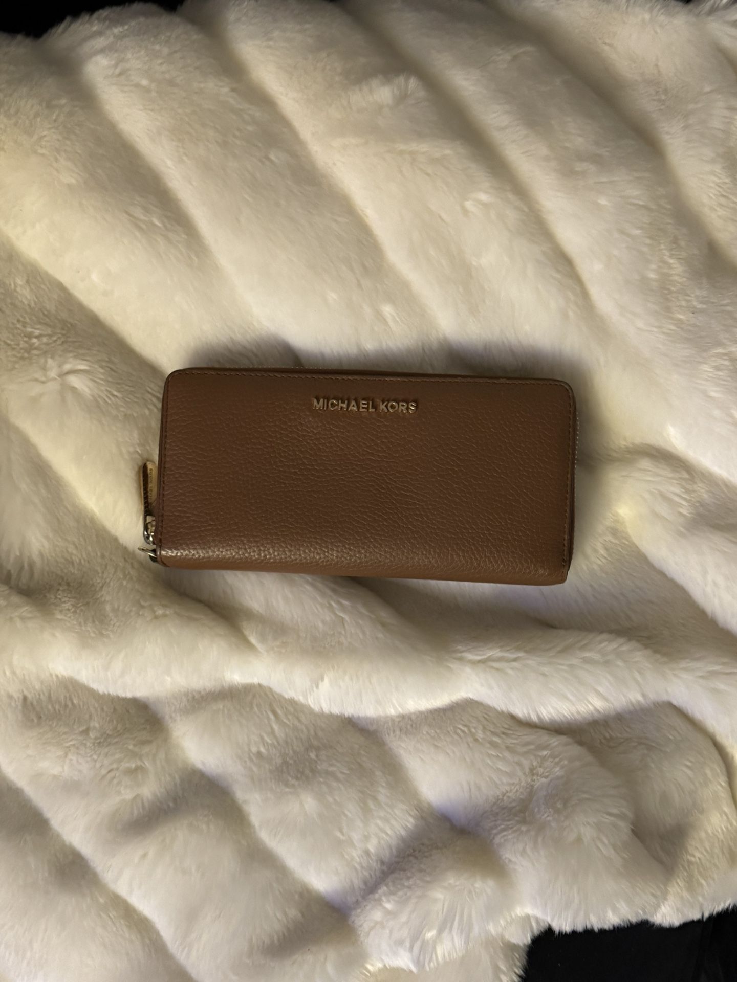 Micheal Kors Travel Zipper Wallet