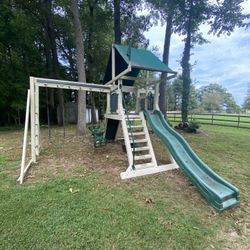 Swing kingdom Mt Climber Series Swing Set