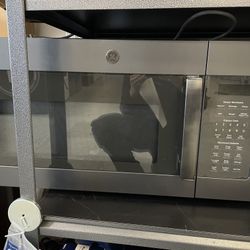 GE 1.9-cu ft 1000-Watt Over-the-Range Microwave