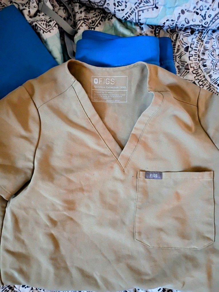 FIGS Womans Scrubs (Set)