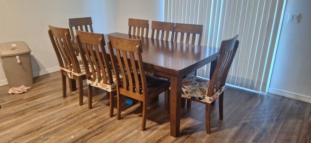 Dining table And 8 Chairs