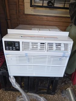 Whirpool 12,000 BTU Window Air Conditioner 115 Volt - Standard Plug