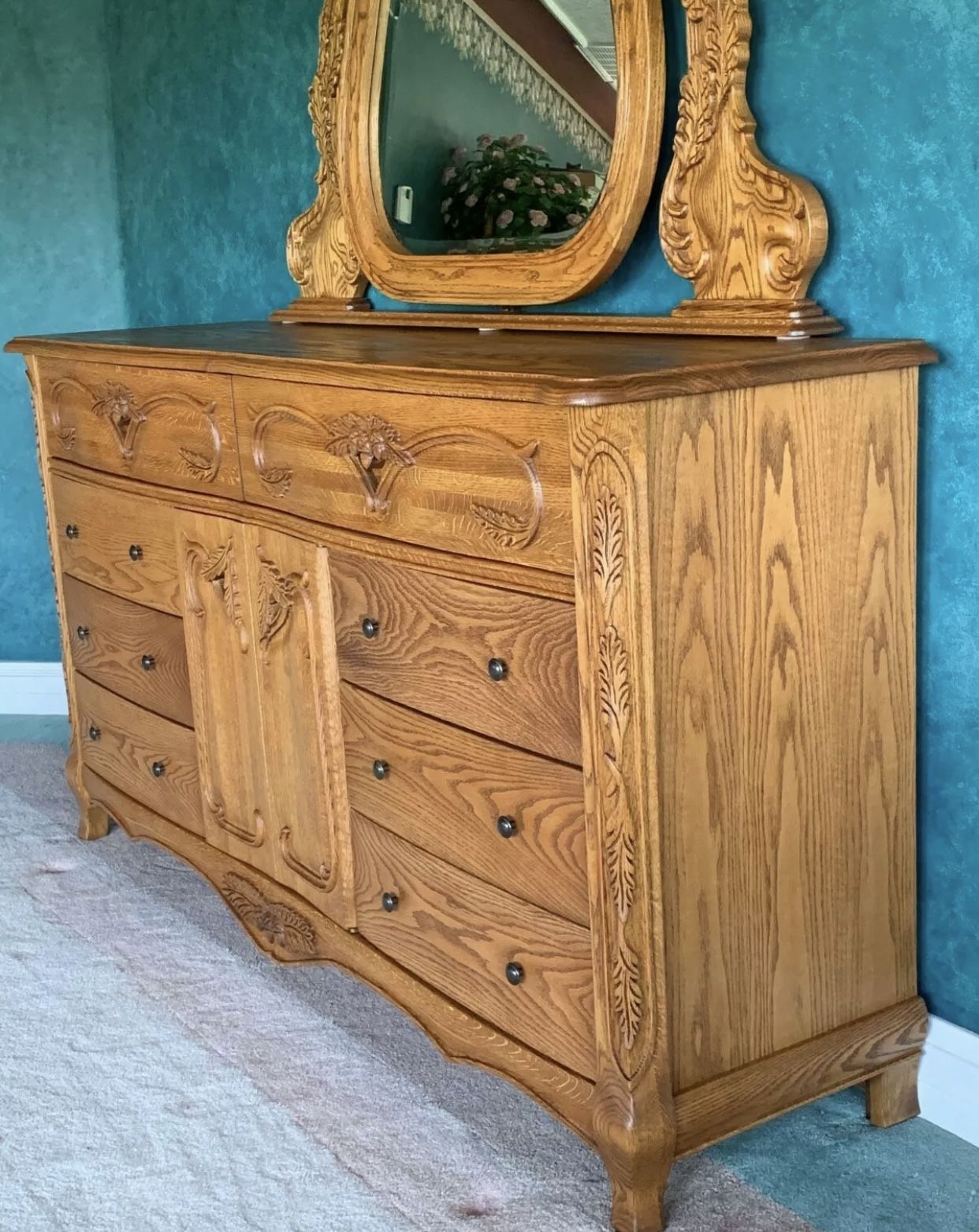 Beautiful Oakwood Interiors Dresser for Sale in Sacramento, CA OfferUp