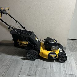 Dewalt Self Propelled Gas Lawnmower used in great condition
