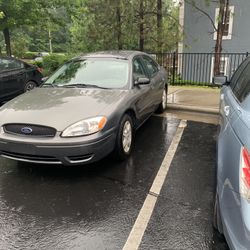 2005 Ford Taurus