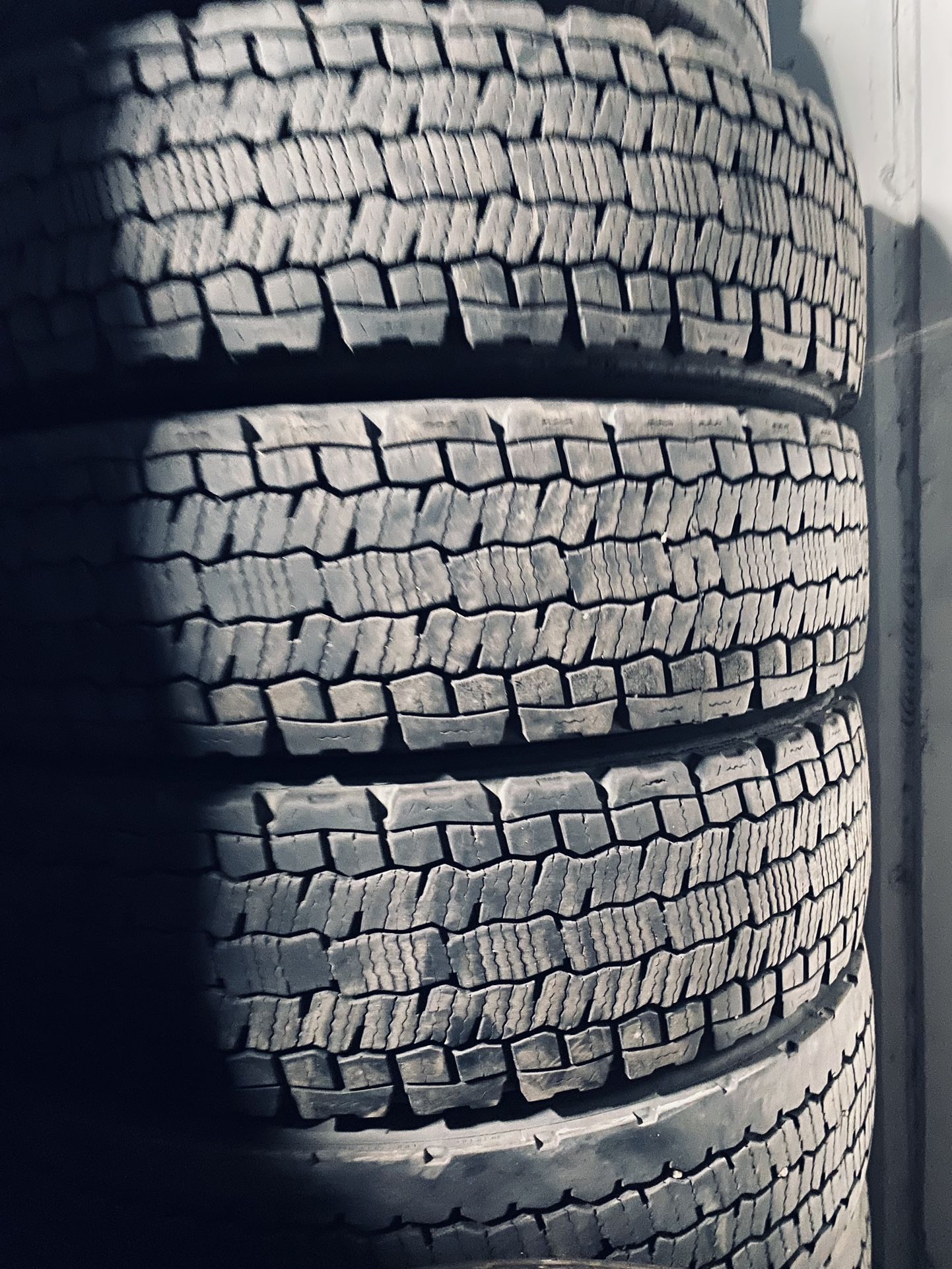 Semi Truck Tires Used In Good Condition Whosale O containers 