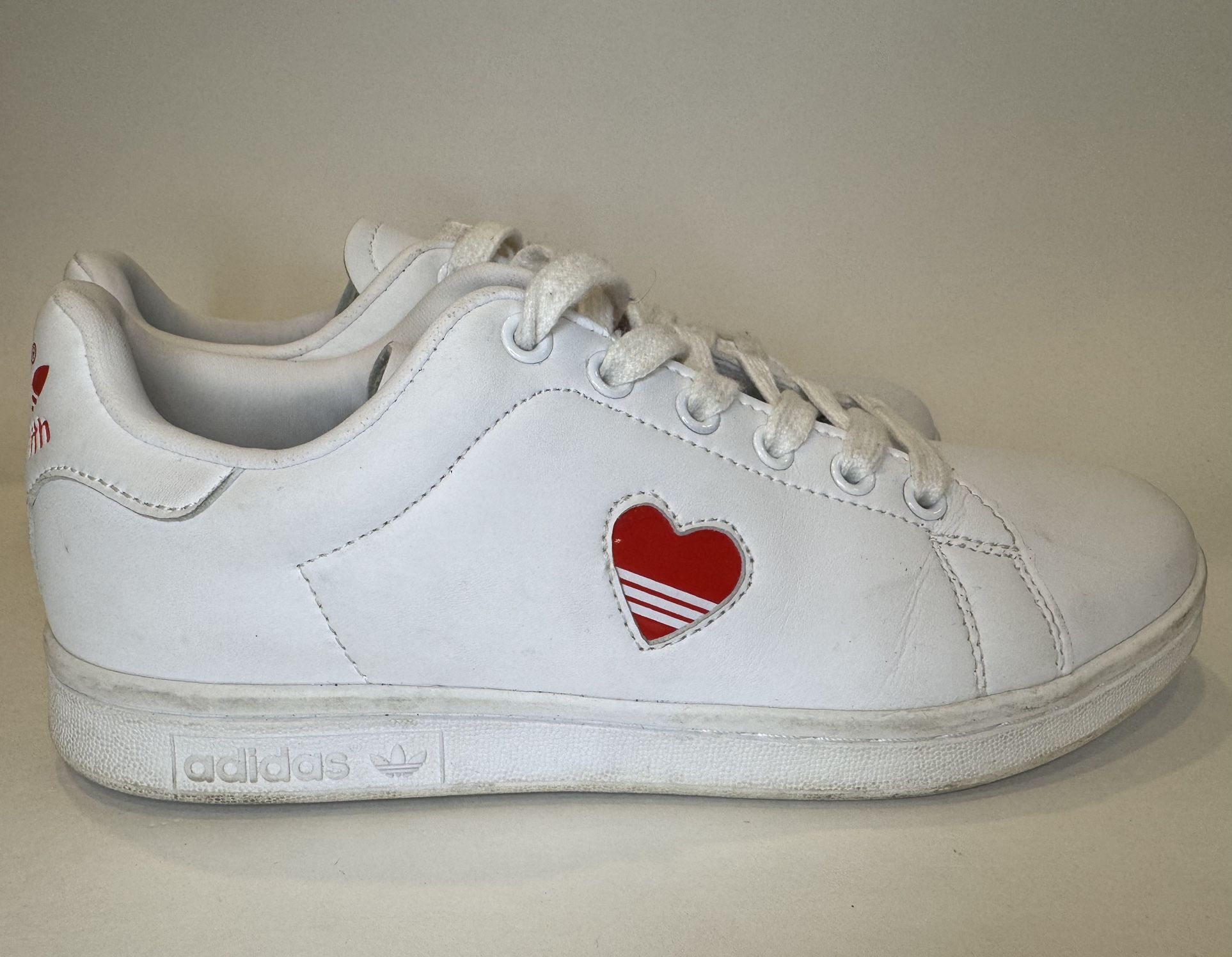 ADIDAS STAN SMITH Red Heart White Women Sneaker Shoes Size 7.5 for Sale in Hollywood FL OfferUp