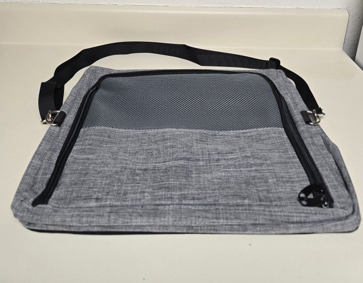 Small Dogs and Cats Carrier 